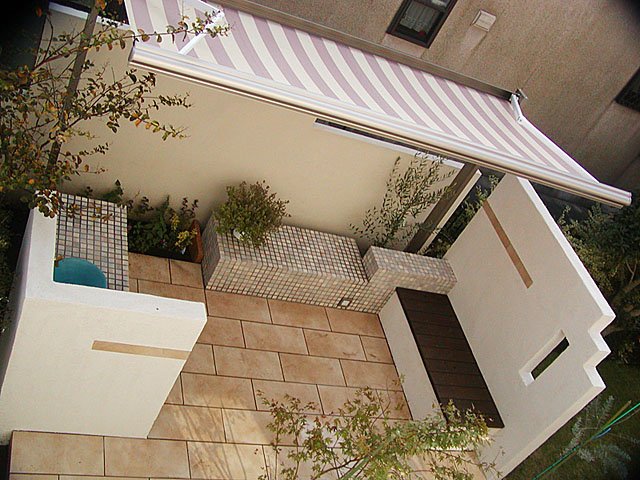 10㎡-wide Garden with Awning and Bench