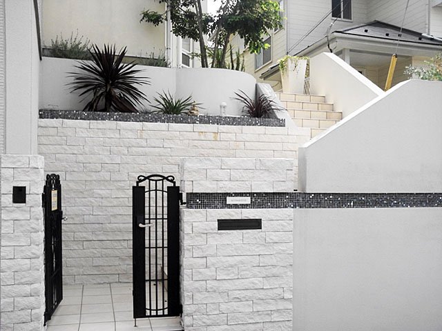 Asian Reform Entrance Approach and Garden Made of White Materials