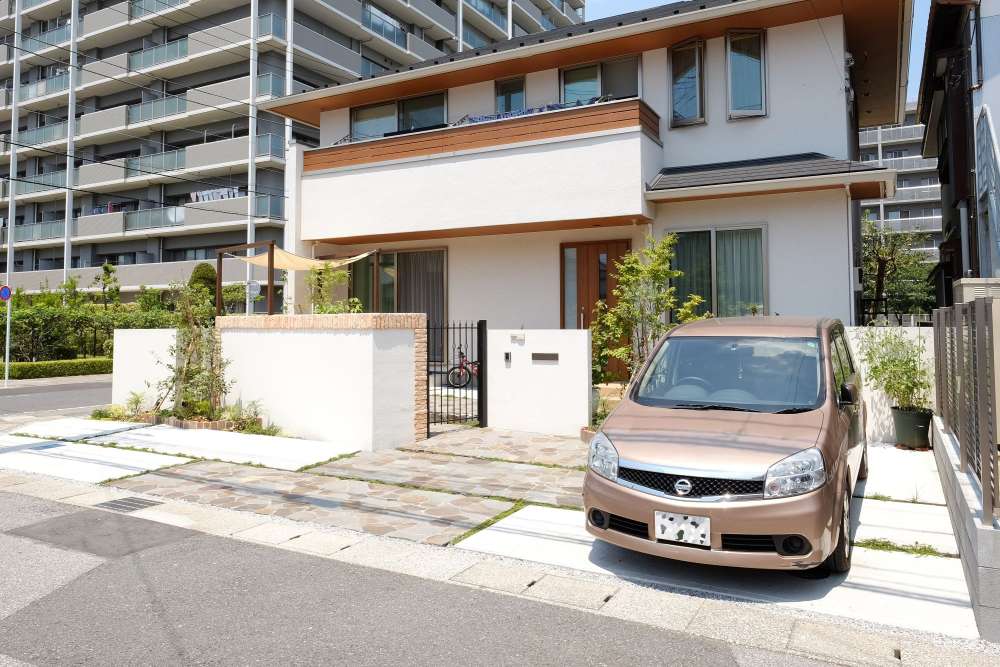 車が3台ほど止められる広い駐車スペース