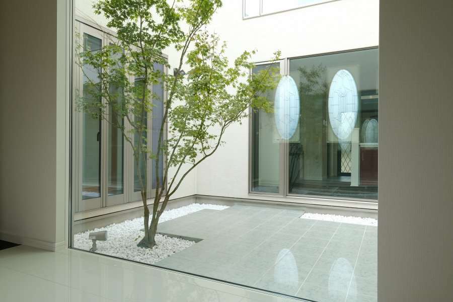 モミジ 中庭 シンプルでも華やかに藤沢市 施工事例 外構 お庭工事 デザイン 風知蒼