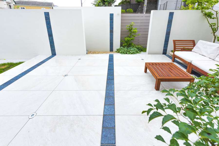 ラインはモザイクタイルで