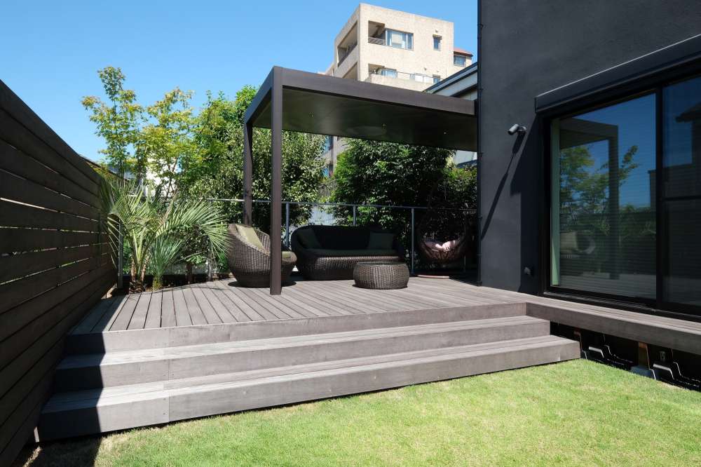 夜のアウトドアリビング