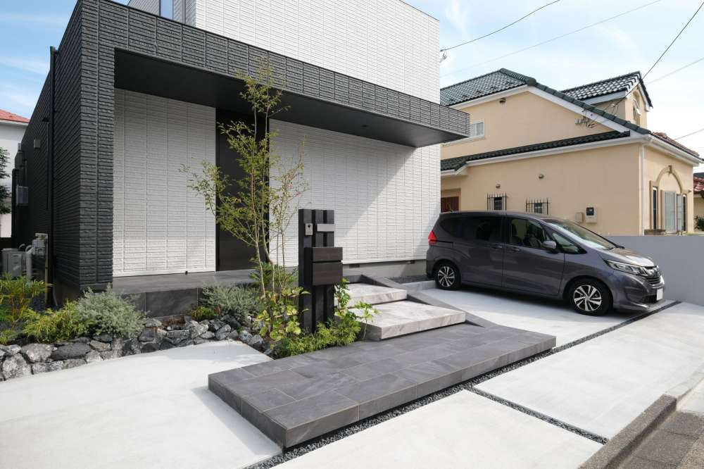 建物と外構の全景